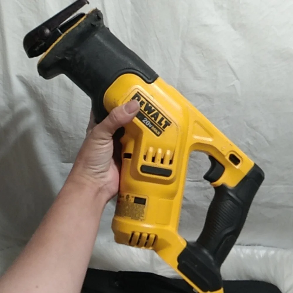 Dewalt 20V Combo Drill Sawzall 2 Batteries 1 Charger Only Sawzall Used - Picture 7 of 16